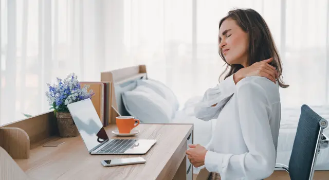 Signs Your Office Chair Is Holding You Back signs-your-office-chair-is-holding-you-back
